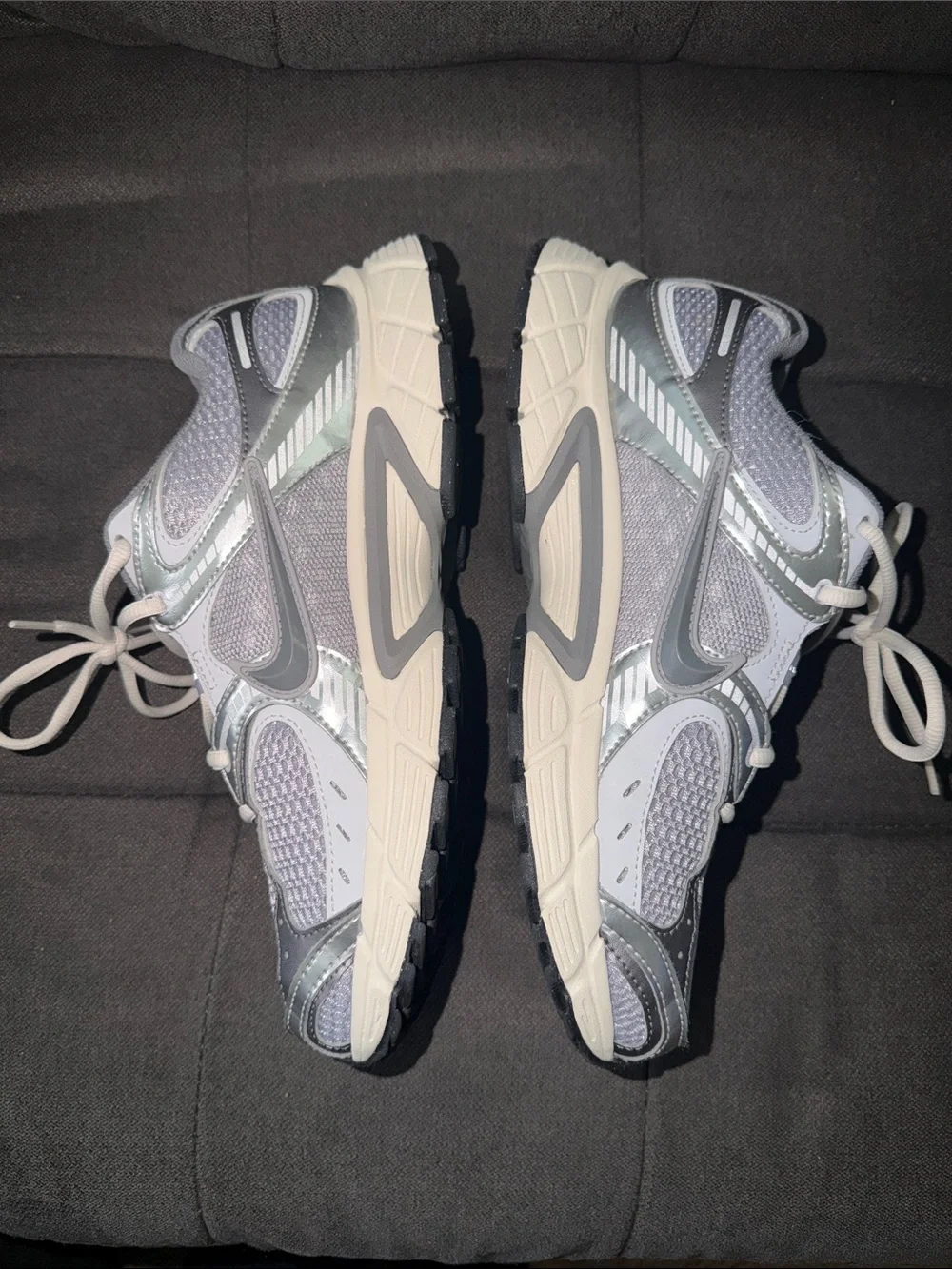 Nike Vomero 5 Shoes - men size 9.5/ women 11